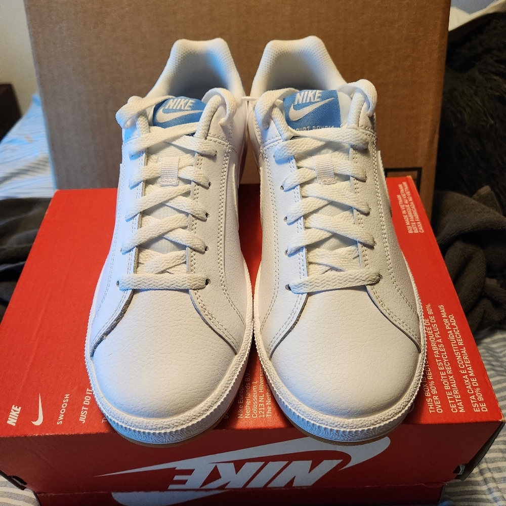 Nike court royale
